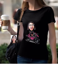 BK Gift Kişiye Özel Bayan Motorcu Karikatürlü Siyah T-Shirt