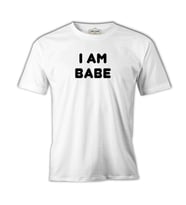 I am Babe Beyaz Erkek Tshirt