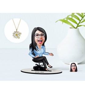 BK Gift Kişiye Özel Kadın Patron Karikatürlü 3D Ahşap Biblo ve İsimli Tarihli Papatya Kolye Seti-5 (Model 1)
