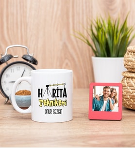 Harita Teknikeri Beyaz Kupa Bardak ve Kırmızı Mini Fotoğraf Çerçevesi
