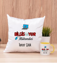 Bilgisayar Mühendisi Kare Yastık ve Sarı Kupa Bardak