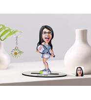 BK Gift Kişiye Özel Kadın Tenis Oyuncusu Karikatürlü 3D Ahşap Biblo ve İsimli Gold Papatya Anahtarlık-1 (Model 1)
