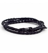 METAL KANCA DÖRT SIRALI SİYAH DERİ ERKEK BİLEKLİK BT357