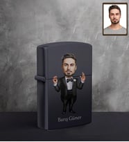 Kişiye Özel Orkestra Şefi Karikatürlü UV Baskılı Siyah Benzinli Çakmak Bay-1