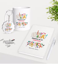 BK Gift Kişiye Özel Dünyanın En İyi Öğretmeni Kupa Anahtarlık Beyaz Defter Kalem Hediye Seti-13 (Model 1)