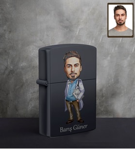 Kişiye Özel Doktor Karikatürlü UV Baskılı Siyah Benzinli Çakmak Bay-5