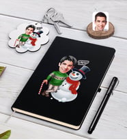 BK Gift Kişiye Özel Erkek Yeni Yıl Karikatürlü Siyah Defter Kalem ve Anahtarlık Hediye Seti-5 (Model 1)