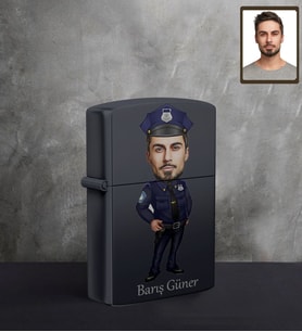 Kişiye Özel Polis Karikatürlü UV Baskılı Siyah Benzinli Çakmak Bay-2