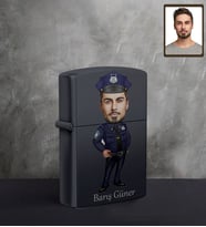 Kişiye Özel Polis Karikatürlü UV Baskılı Siyah Benzinli Çakmak Bay-2