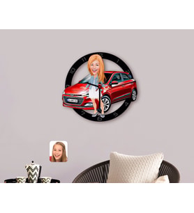 BK Gift Kişiye Özel Plakalı Kadın Hyundai i20 Karikatürlü Ahşap Duvar Saati-1 (Beyaz)
