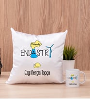 Endüstri Mühendisi Kare Yastık ve Beyaz Kupa Bardak