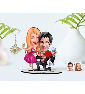 BK Gift Kişiye Özel Sevgililer Karikatürlü 3D Ahşap Biblo ve İsimli Gold Papatya Anahtarlık-9 (Model 1)