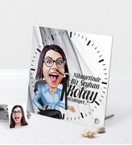 BK Gift Kişiye Özel Bayan Kolay Yetişmiyor Karikatürlü Masaüstü Kare Cam Saat - 2 (Beyaz)