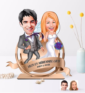 BK Gift Kişiye Özel Yılın En Mükemmel Çifti Karikatürlü 3D Ahşap Biblo Plaket-71 (Beyaz)