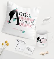 BK Gift Kişiye Özel Anne Demek Mutluluk Demek Beyaz Kupa Ayna Yastık Seti (Model 1)