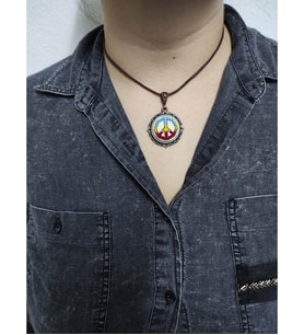 Peace ( Barış ) İşlemeli Kanaviçe Kolye - Anahtarlık