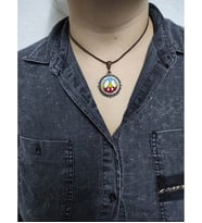 Peace ( Barış ) İşlemeli Kanaviçe Kolye - Anahtarlık