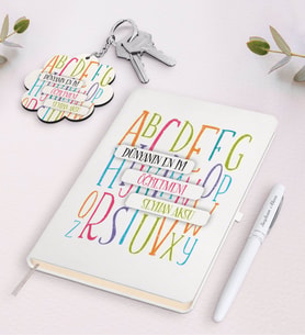 BK Gift Kişiye Özel Dünyanın En İyi Öğretmeni Beyaz Defter Kalem Ve Anahtarlık Hediye Seti-6 (Model 1)