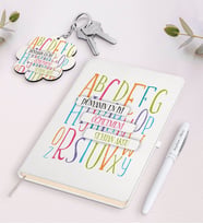 BK Gift Kişiye Özel Dünyanın En İyi Öğretmeni Beyaz Defter Kalem Ve Anahtarlık Hediye Seti-6 (Model 1)