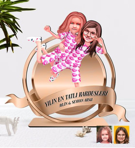 BK Gift Kişiye Özel Kız Kardeşler Karikatürlü 3D Ahşap Biblo Plaket (Beyaz)