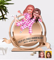 BK Gift Kişiye Özel Kız Kardeşler Karikatürlü 3D Ahşap Biblo Plaket (Beyaz)