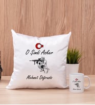 Askere Hediye Kare Yastık ve Beyaz Kupa Bardak