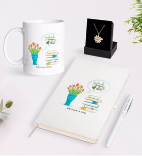 BK Gift Kişiye Özel Öğretmenler Günümüz Kutlu Olsun Beyaz Kupa Defter Kalem ve İsimli Papatya Kolye Hediye Seti-3 (Model 1)