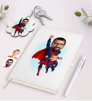 BK Gift Kişiye Özel Süper Baba ve Oğul Karikatürlü Beyaz Defter Kalem ve Anahtarlık Hediye Seti (Model 1)