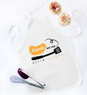 BK Gift Kişiye Özel Mutfakta Biri Var Beyaz Mutfak Önlüğü  2