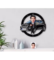 BK Gift Kişiye Özel Plakalı Erkek Hyundai Tucson Karikatürlü Ahşap Duvar Saati-2 (Beyaz)