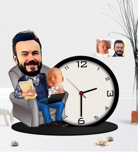 BK Gift Kişiye Özel Baba Oğul Karikatürlü Ahşap Biblo Masa Saati-1 (Çok Renkli)