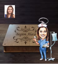 Kişiye Özel Hemşire Karikatürlü  Ahşap Anahtarlık Kutulu Bayan-4