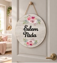 Gifties Ahşap Desenli Çiçek Süsleme Temalı Kişiye Özel Kapı Süsü