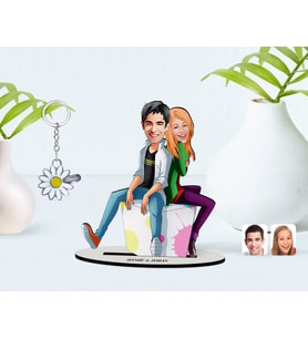 BK Gift Kişiye Özel Sevgililer Karikatürlü 3D Ahşap Biblo ve İsimli Silver Papatya Anahtarlık-35 (Model 1)