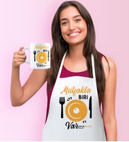 BK Gift Kişiye Özel Mutfakta Biri Var Temalı Mutfak Önlüğü Kupa Seti - 3