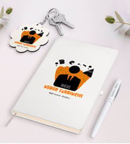 BK Gift Kişiye Özel Okul Müdür Yardımcısı Beyaz Defter Kalem ve Anahtarlık Hediye Seti-2 (Model 1)