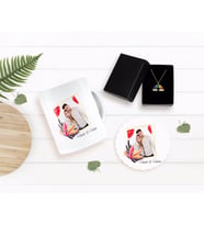 BK Gift Kişiye Özel Sevgililer Günü Temalı İsimli Fotoğraflı Kupa Bardak Altlığı ve Çift Harfli Bulut Kolye Seti-27 (Model 1)