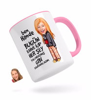 BK Gift Kişiye Özel Kadın Her Şey Yolundaymış Gibi Karikatürlü Pembe Kupa Bardak-1