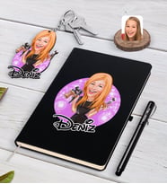 BK Gift Kişiye Özel Kadın Güzellik Uzmanı Karikatürlü Siyah Defter Kalem Ve Anahtarlık Hediye Seti-1 (Model 1)