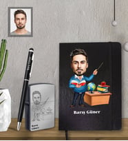 Kişiye Özel Öğretmen Karikatürlü  Siyah Defter Kalem Çakmak Hediye Seti  Bay-1 (Model 1)