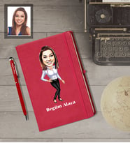 Kişiye Özel İş Kadını Karikatürlü  Kırmızı Defter Kalem Hediye Seti Bayan-19