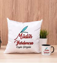 Müdür Yardımcısı Kare Yastık ve Siyah Kupa Bardak