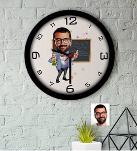 BK Gift Kişiye Özel Erkek Fen Bilimleri Öğretmeni Karikatürlü Ahşap Duvar Saati-2 (Beyaz)