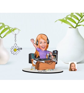 BK Gift Kişiye Özel Kadın Radyocu Karikatürlü 3D Ahşap Biblo ve İsimli Silver Papatya Anahtarlık-1 (Model 1)