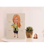 BK Gift Kişiye Özel Kadın Asistan Karikatürlü Otantik Masaüstü Ahşap Palet Çerçeve-2 (Beyaz)