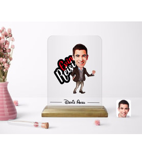 BK Gift Kişiye Özel Evin Reisi Karikatürlü Ahşap Standlı Çerçeve-1 (Beyaz)