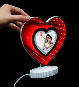 BK Gift Kişiye Özel 3d Led Kırmızı Işıklı Kalp Fotoğraf Çerçevesi