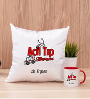 Acil Tıp Teknisyeni Kare Yastık ve Kırmızı Kupa Bardak