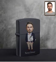 Kişiye Özel Patron Karikatürlü UV Baskılı Siyah Benzinli Çakmak Bay-25