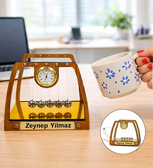 Kişiye Özel İsimli Saatli Masa Üstü Newton Denge Topları AHŞAP & El Yapımı Kupa Seti